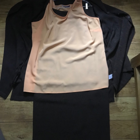 👗Pennington’s Dress Suit👗 - Picture 3 of 4